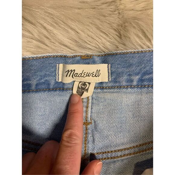 Madewell Curvy Relaxed Denim Shorts in Cedarcroft Wash Woman's Size 25 - Picture 6 of 10
